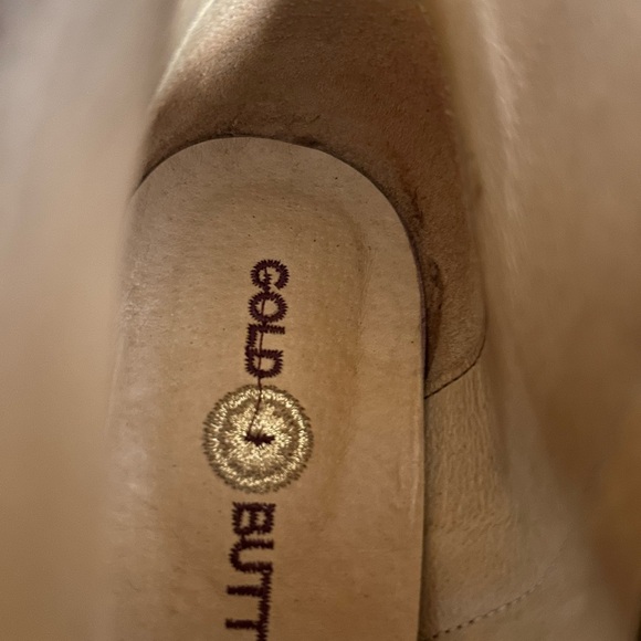 Gold Button 8.5 leather ankle booties w/floral detail excellent used condition - Picture 10 of 15